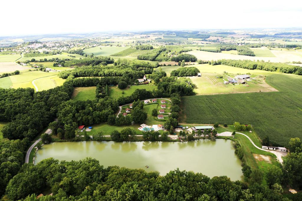 Lac De Cancon Екстериор снимка