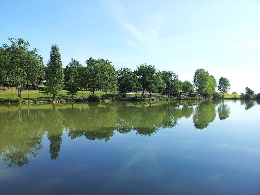 Lac De Cancon Екстериор снимка